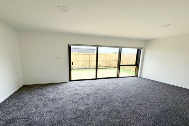 Photo of property in 14b Elcoat Avenue, Te Atatu South, Auckland, 0610