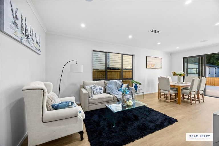 Photo of property in 3 Knockanara Drive, Flat Bush, Auckland, 2019