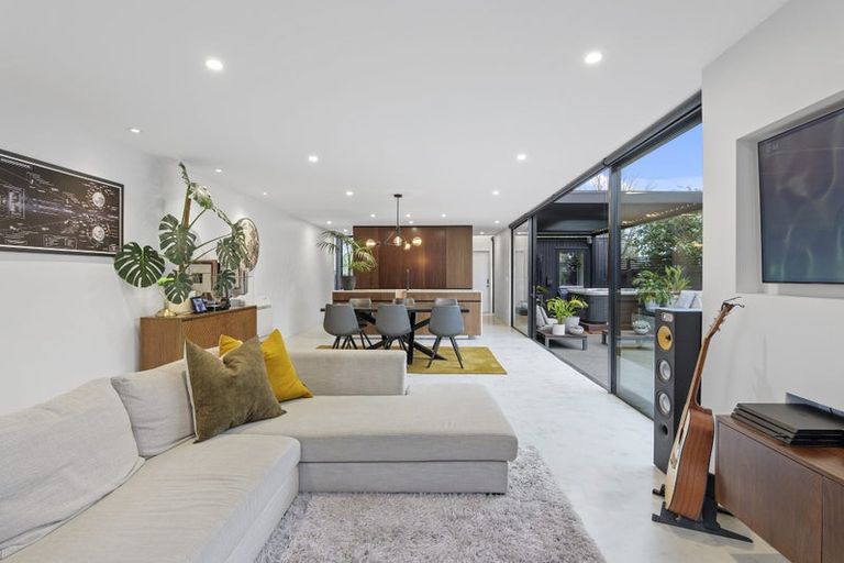 Photo of property in 12 Edgeware Road, St Albans, Christchurch, 8014