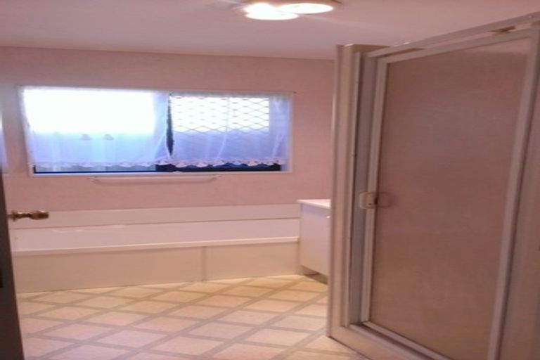 Photo of property in 2/3 Elmwood Place, Manurewa, Auckland, 2102