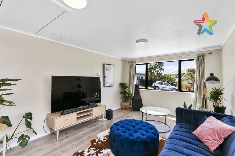 Photo of property in 99 Thurleigh Grove, Karori, Wellington, 6012