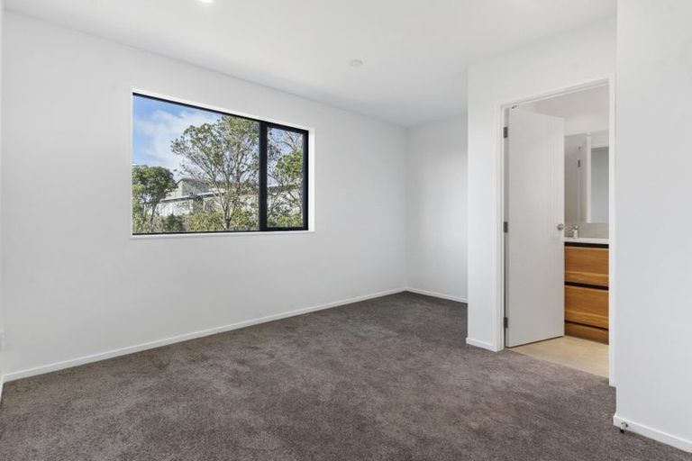 Photo of property in 8b Tahinga Street, Northcote, Auckland, 0627