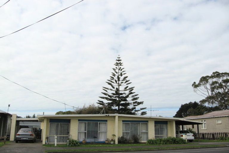 Photo of property in 24 Omata Road, Marfell, New Plymouth, 4310