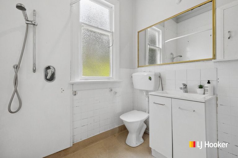 Photo of property in 32 Adderley Terrace, Ravensbourne, Dunedin, 9022