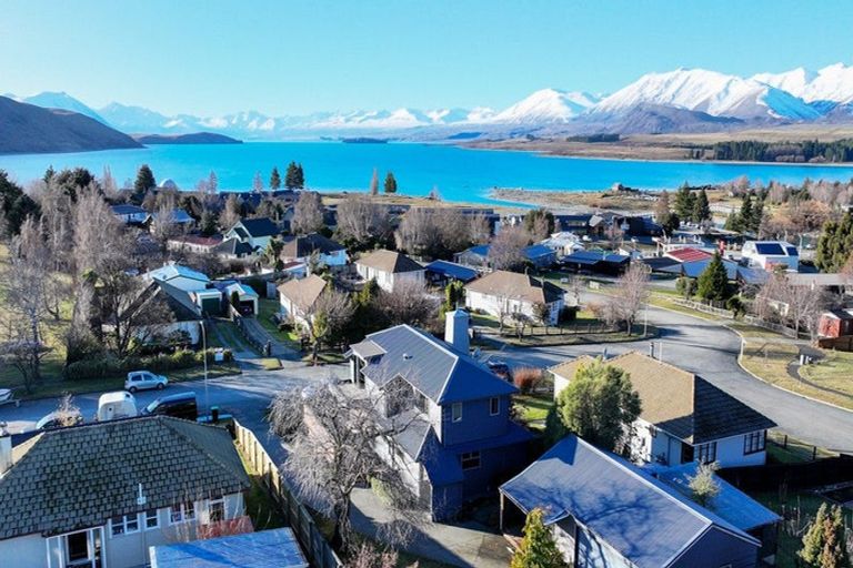 Photo of property in 35 Aorangi Crescent, Lake Tekapo, 7999