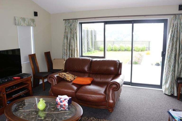 Photo of property in 10 Bickerton Rise, Churton Park, Wellington, 6037