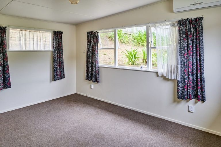 Photo of property in 4 Thomson Grove, Stokes Valley, Lower Hutt, 5019