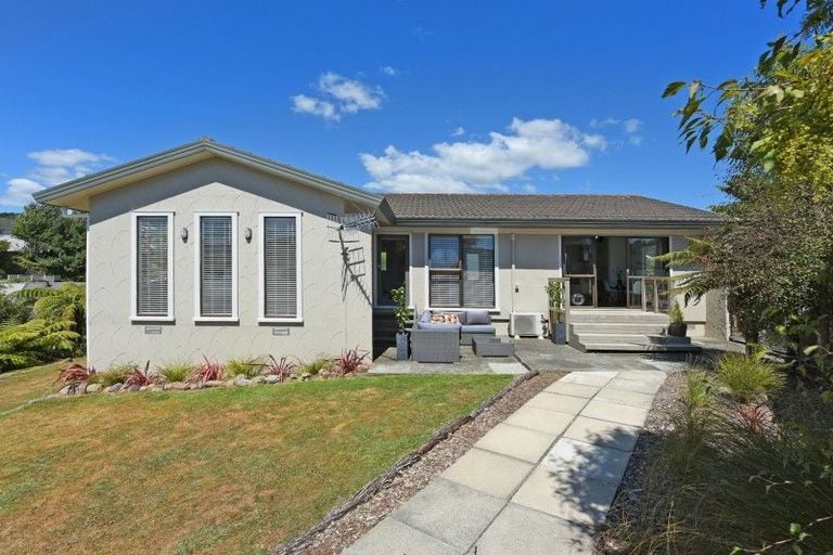 Photo of property in 11 Dunsandel Grove, Silverstream, Upper Hutt, 5019