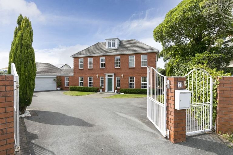 Photo of property in 21 Claverton Grove, Churton Park, Wellington, 6037