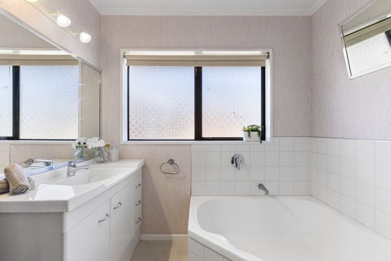 Photo of property in 3 Comeskey Grove, Elderslea, Upper Hutt, 5018