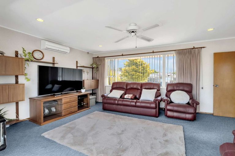 Photo of property in 53 Hartley Terrace, Massey, Auckland, 0614