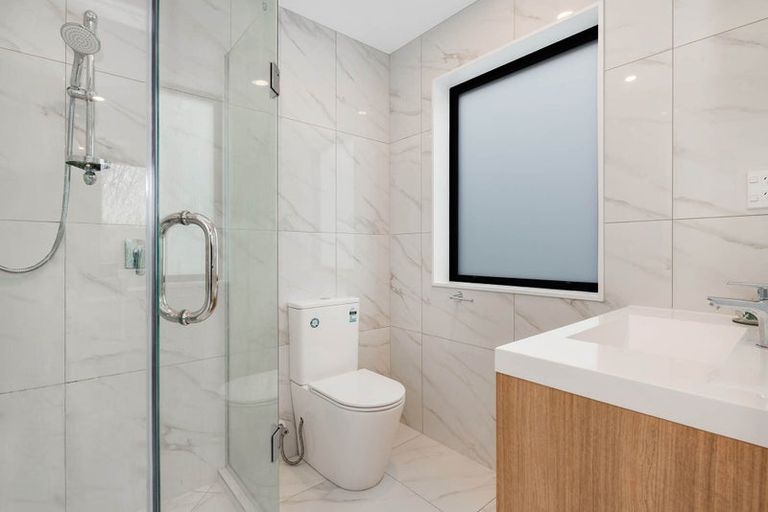 Photo of property in 57d Hogans Road, Glenfield, Auckland, 0629