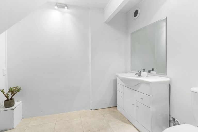 Photo of property in 25 Coroglen Avenue, Birkenhead, Auckland, 0626