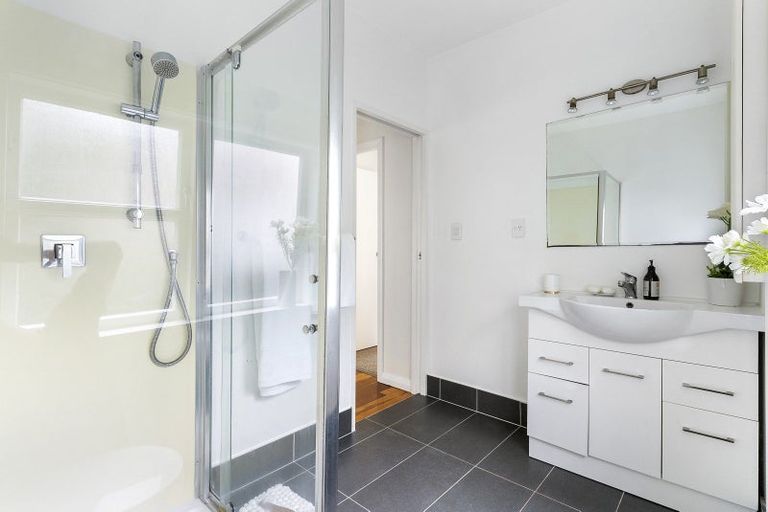 Photo of property in 36a Clayburn Road, Glen Eden, Auckland, 0602