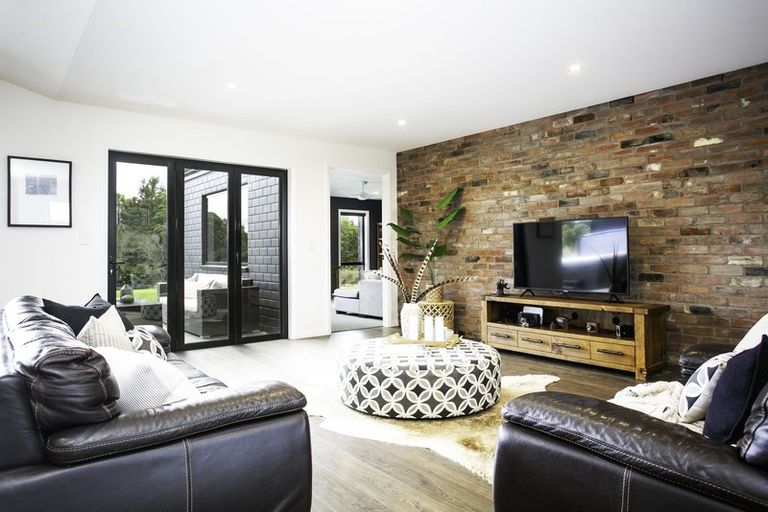 Photo of property in 3/45 Saint Kilda Road, Cambridge, 3434