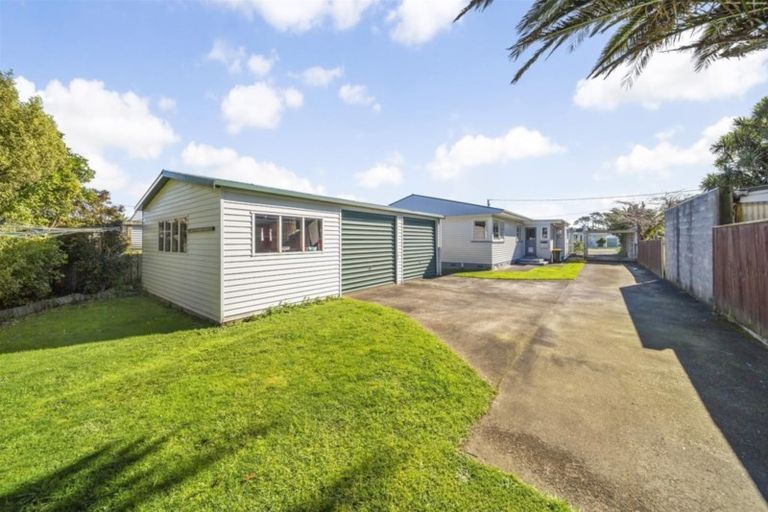 Photo of property in 97 Puriri Street, Hawera, 4610
