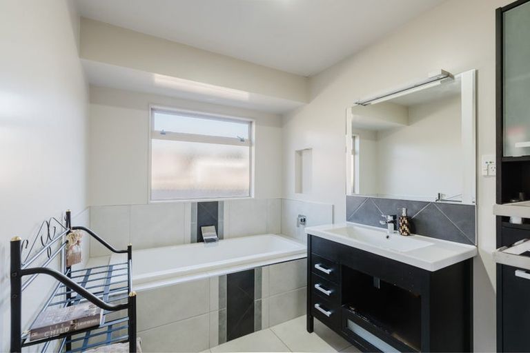 Photo of property in 28 Ranui Street, Dinsdale, Hamilton, 3204