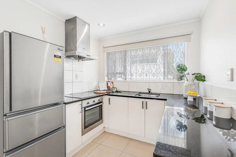 Photo of property in 2/38 Ballater Place, Highland Park, Auckland, 2010