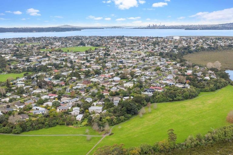 Photo of property in 17 Taioma Crescent, Te Atatu Peninsula, Auckland, 0610