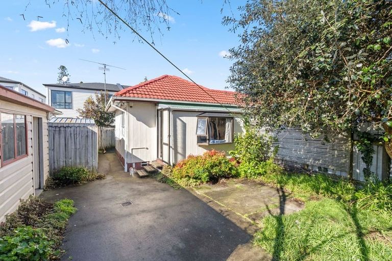Photo of property in 129 Russell Road, Manurewa, Auckland, 2102