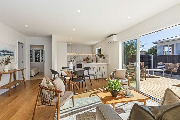 Photo of property in 17a Hamurana Place, Te Atatu Peninsula, Auckland, 0610