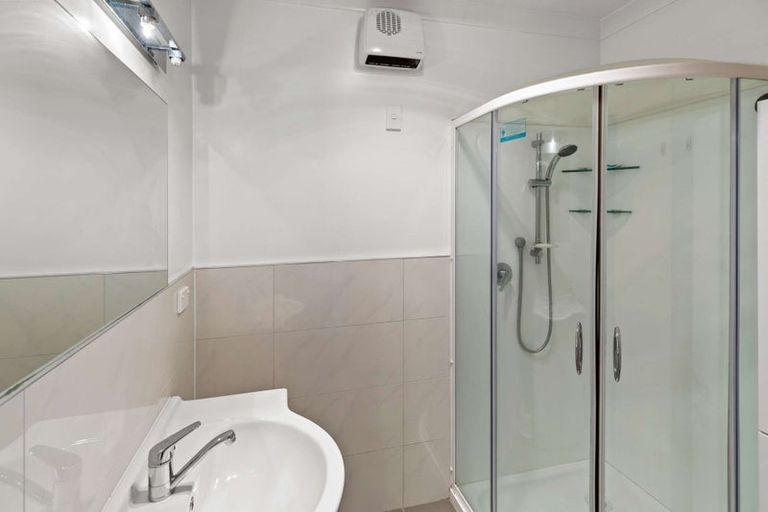 Photo of property in 28 Mazengarb Road, Paraparaumu Beach, Paraparaumu, 5032