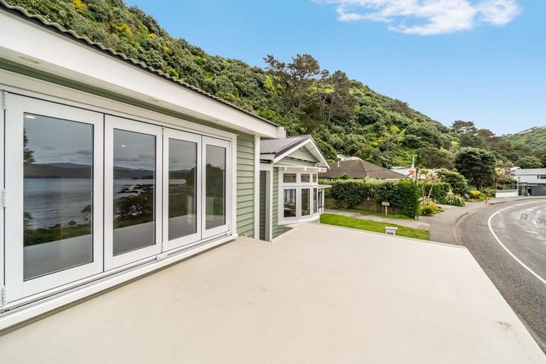 Photo of property in 141 Breaker Bay Road, Breaker Bay, Wellington, 6022