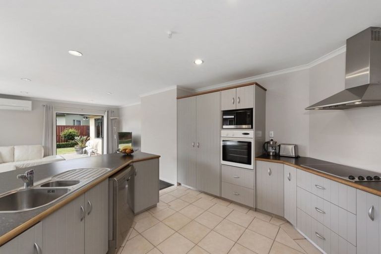 Photo of property in 53 Saint James Drive, Huntington, Hamilton, 3210