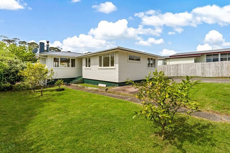 Photo of property in 30 Ozich Avenue, Te Atatu South, Auckland, 0610