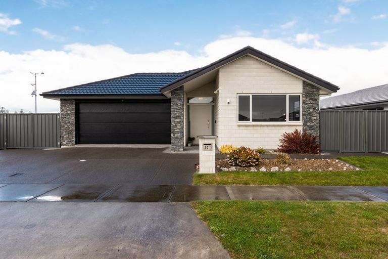 Photo of property in 17 Hurunui Drive, Te Awa, Napier, 4110