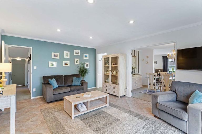 Photo of property in 1 Pelican Lane, Unsworth Heights, Auckland, 0632