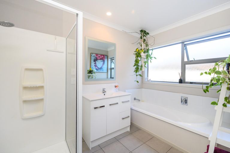 Photo of property in 99 Schnell Drive, Kelvin Grove, Palmerston North, 4414