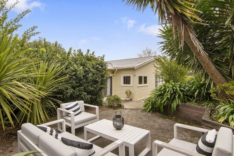 Photo of property in 23 Tipahi Street, Nelson South, Nelson, 7010