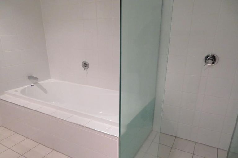Photo of property in Sanctum Apartment, 10 Ebor Street, Te Aro, Wellington, 6011