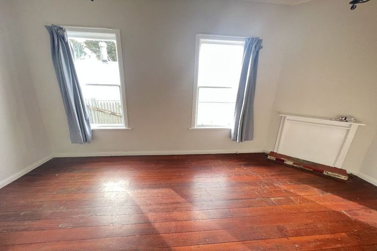 Photo of property in 92 Rolleston Street, Mount Cook, Wellington, 6021