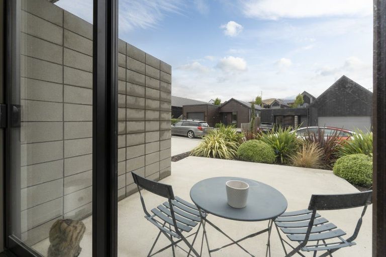 Photo of property in 22 Huxley Place, Lake Hayes, Queenstown, 9304