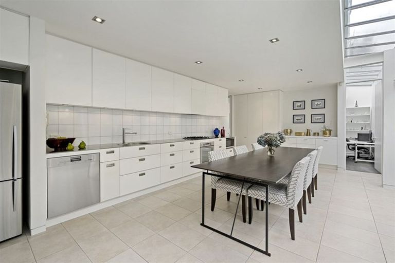 Photo of property in 58 Clare Road, St Albans, Christchurch, 8014