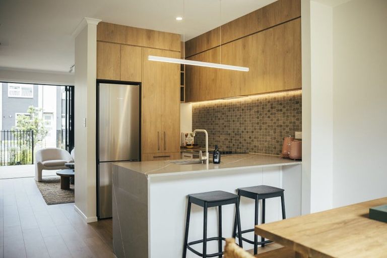 Photo of property in 7/664 Swanson Road, Swanson, Auckland, 0612