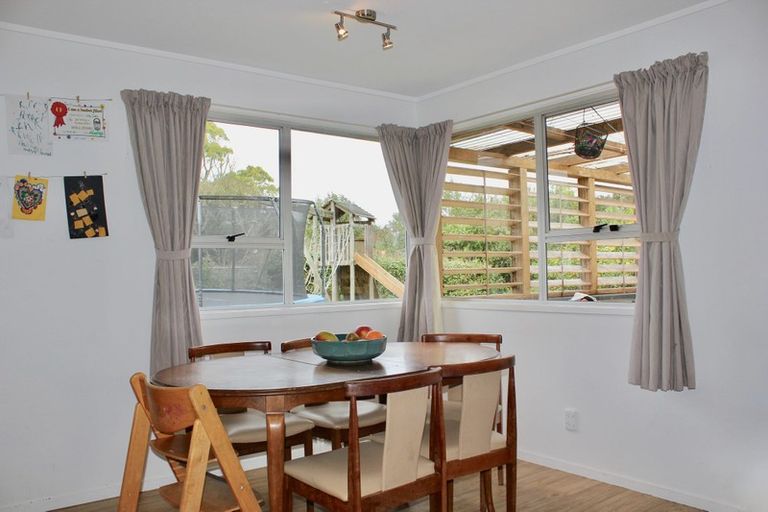 Photo of property in 58 Taipari Road, Te Atatu Peninsula, Auckland, 0610