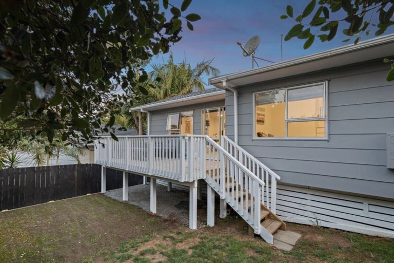 Photo of property in 29 Lilburn Crescent, Massey, Auckland, 0614
