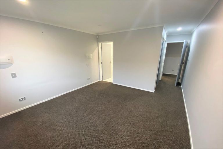 Photo of property in 13 Frederick Place, Whalers Gate, New Plymouth, 4310