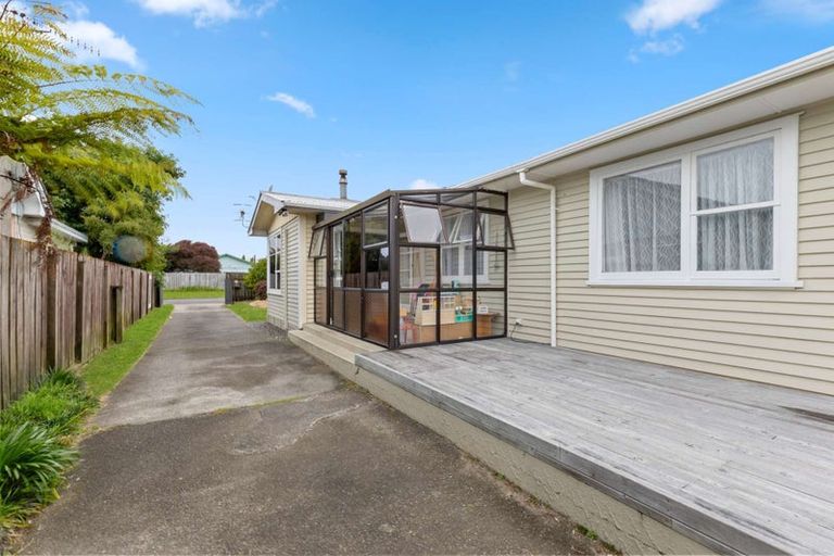 Photo of property in 28 Mazengarb Road, Paraparaumu Beach, Paraparaumu, 5032