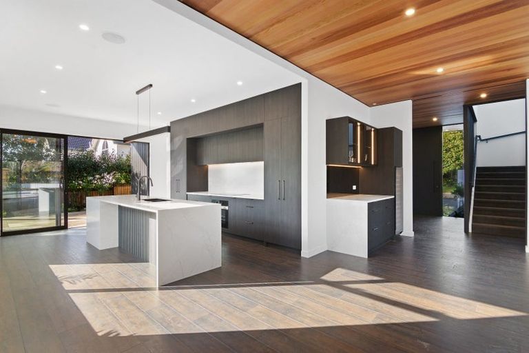 Photo of property in 5 Waipuia Place, Greenhithe, Auckland, 0632