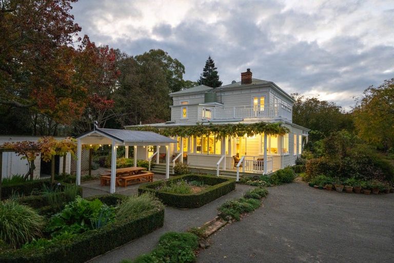 Photo of property in 914 Napier Road, Whakarongo, Palmerston North, 4470