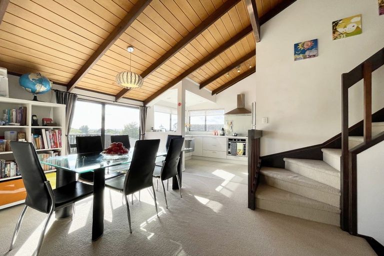 Photo of property in 32 Cron Avenue, Te Atatu South, Auckland, 0610