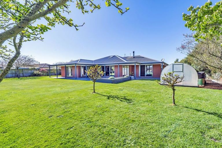 Photo of property in 4 Perrin Place, Darfield, 7510