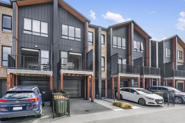 Photo of property in 5/35 Marine Parade, Hobsonville, Auckland, 0616