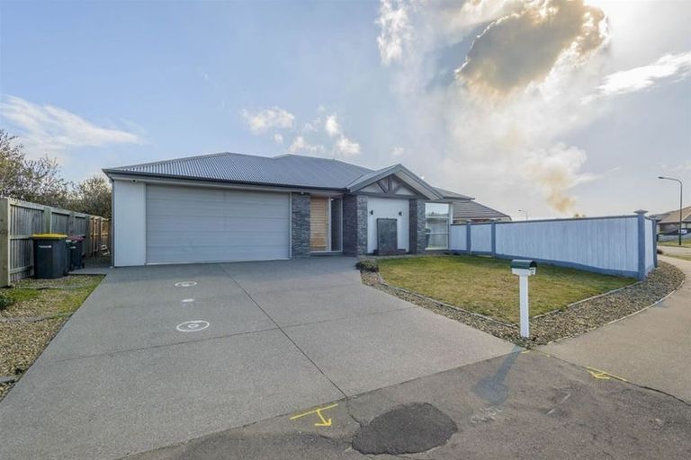 Photo of property in 15 Foresters Crescent, Parklands, Christchurch, 8083