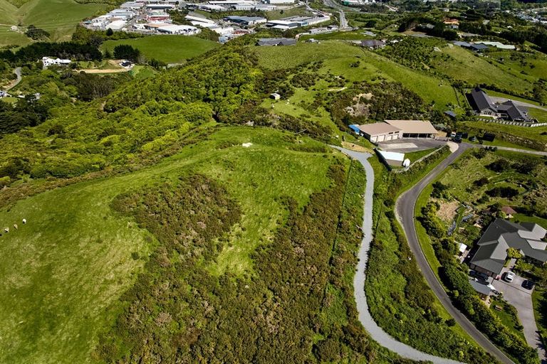 Photo of property in 132 Bing Lucas Drive, Tawa, Wellington, 5028