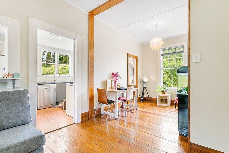 Photo of property in 38 Newington Road, Henderson, Auckland, 0612